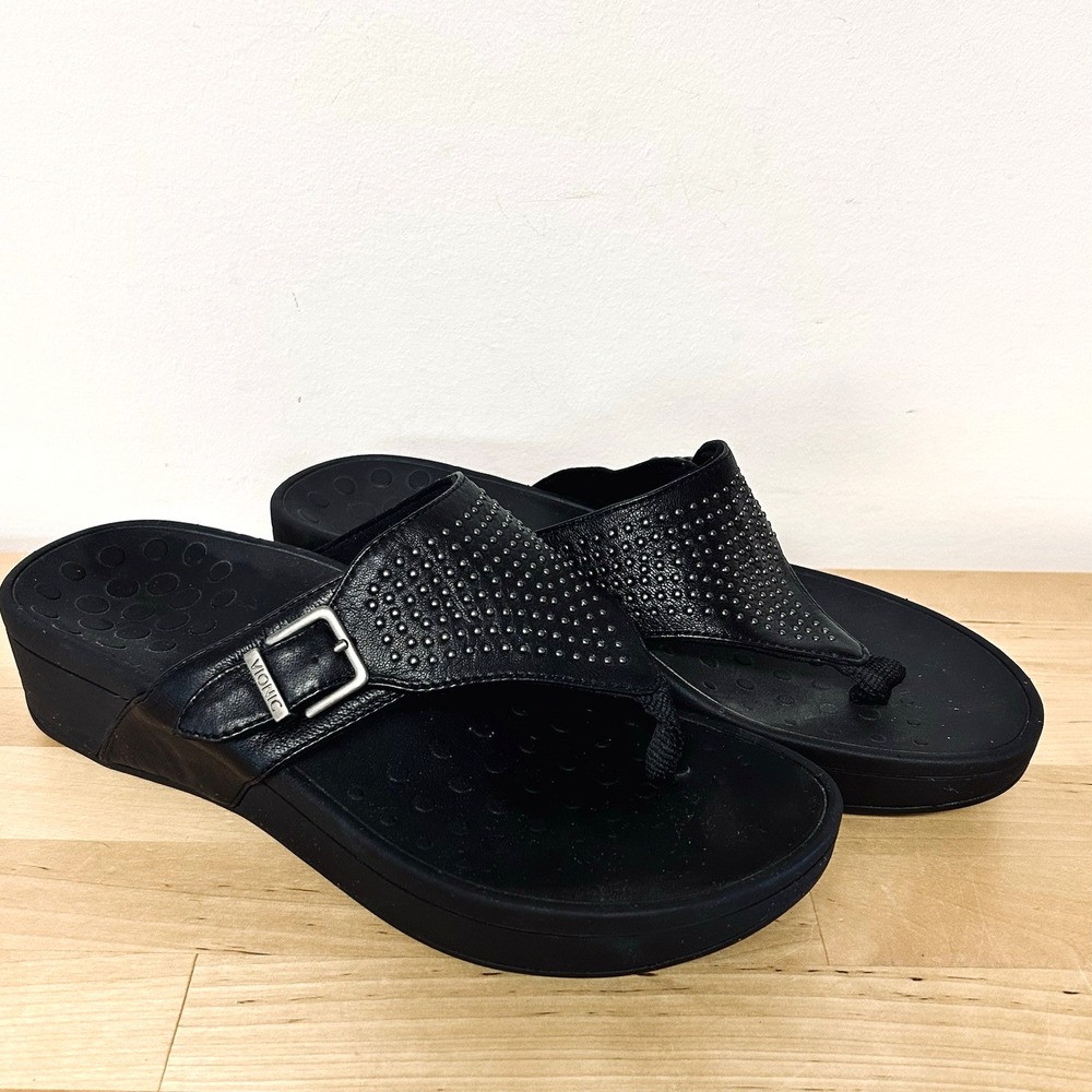 Vionic Capitola Studded Leather Sandals Sz8 Black Wedge Orthaheel Minimalist